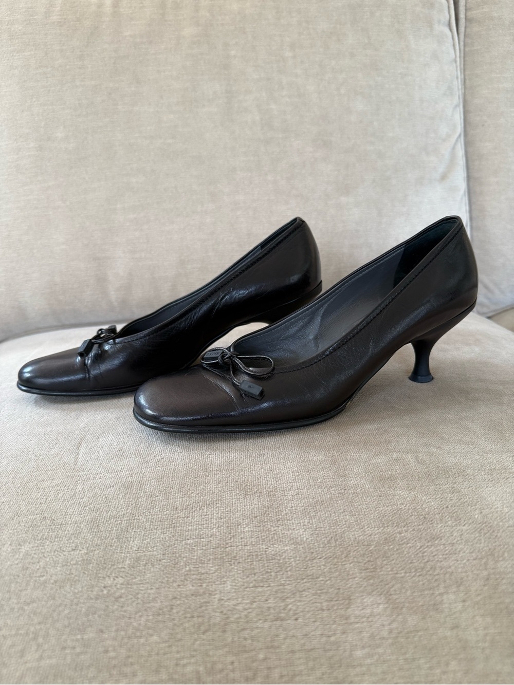Vintage Bally Black Leather Mid-Kit Heel Pumps with Bow Accent